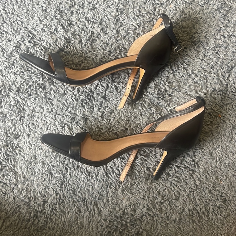 Size 9 - Picture 3 of 4